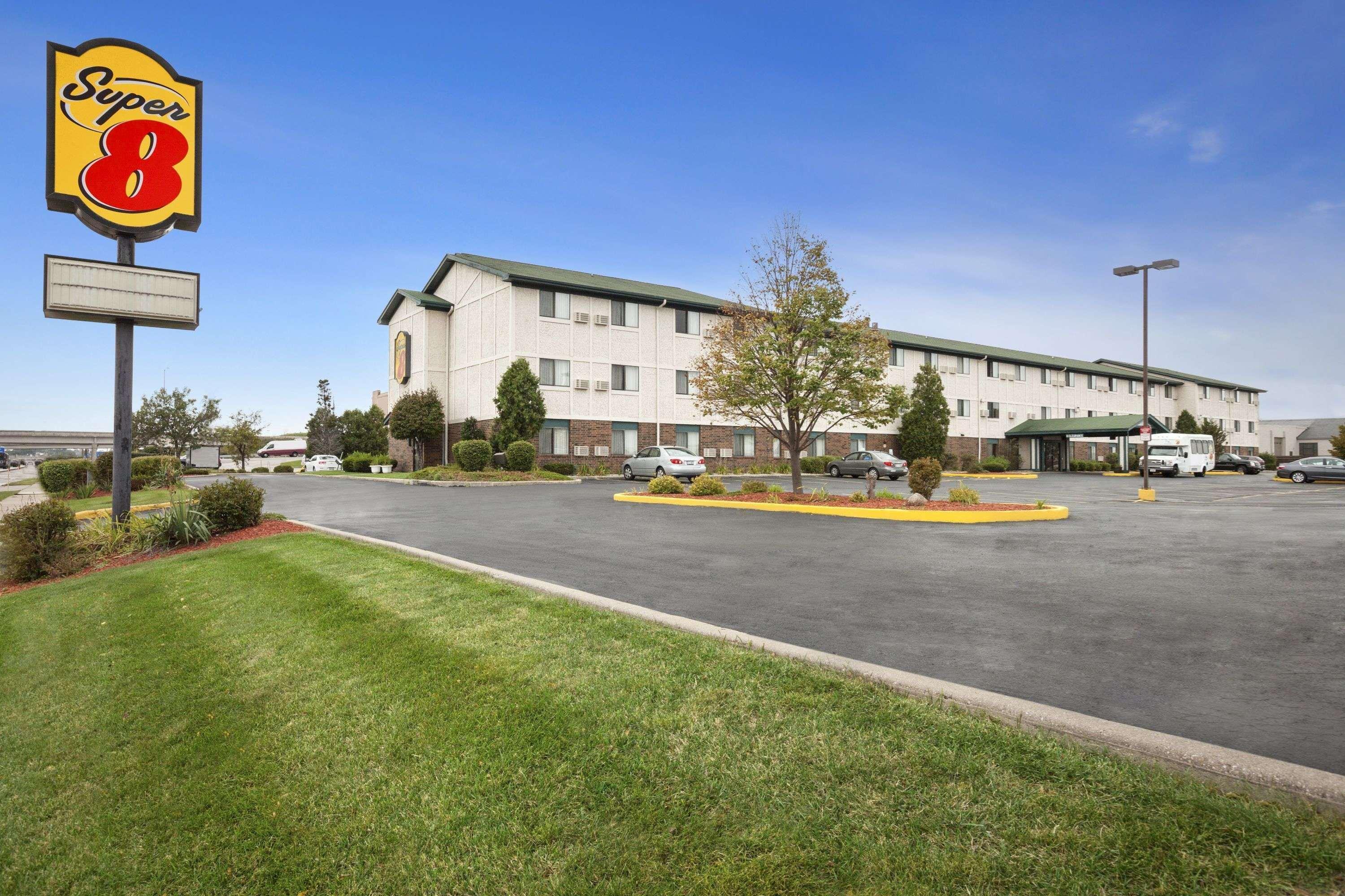 Super 8 By Wyndham Milwaukee Airport Hotell Eksteriør bilde