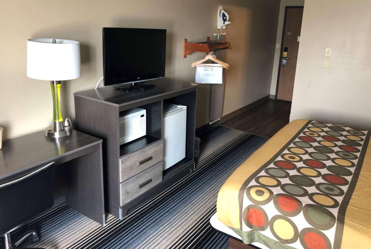 Super 8 By Wyndham Milwaukee Airport Hotell Eksteriør bilde