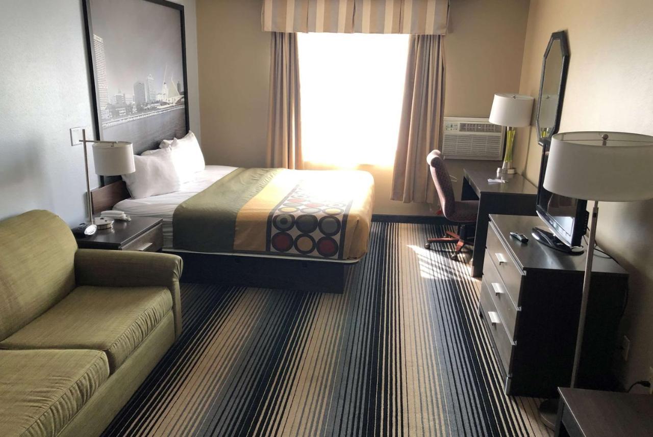 Super 8 By Wyndham Milwaukee Airport Hotell Eksteriør bilde
