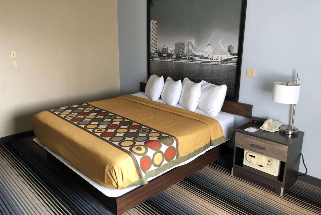 Super 8 By Wyndham Milwaukee Airport Hotell Eksteriør bilde