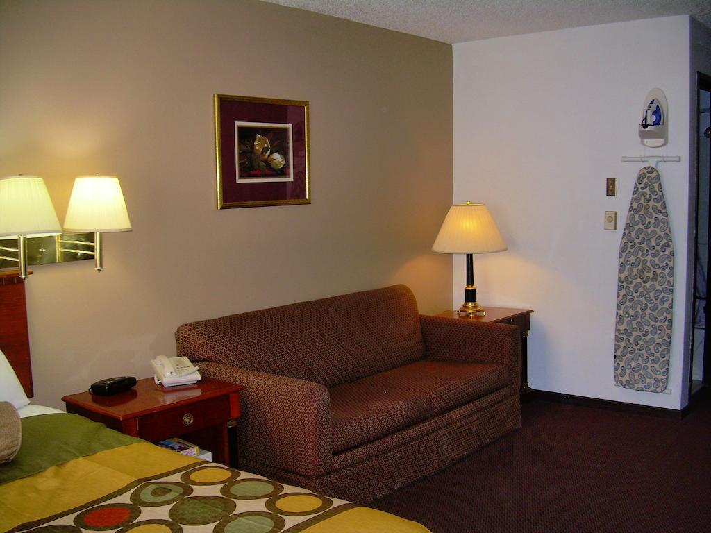 Super 8 By Wyndham Milwaukee Airport Hotell Eksteriør bilde