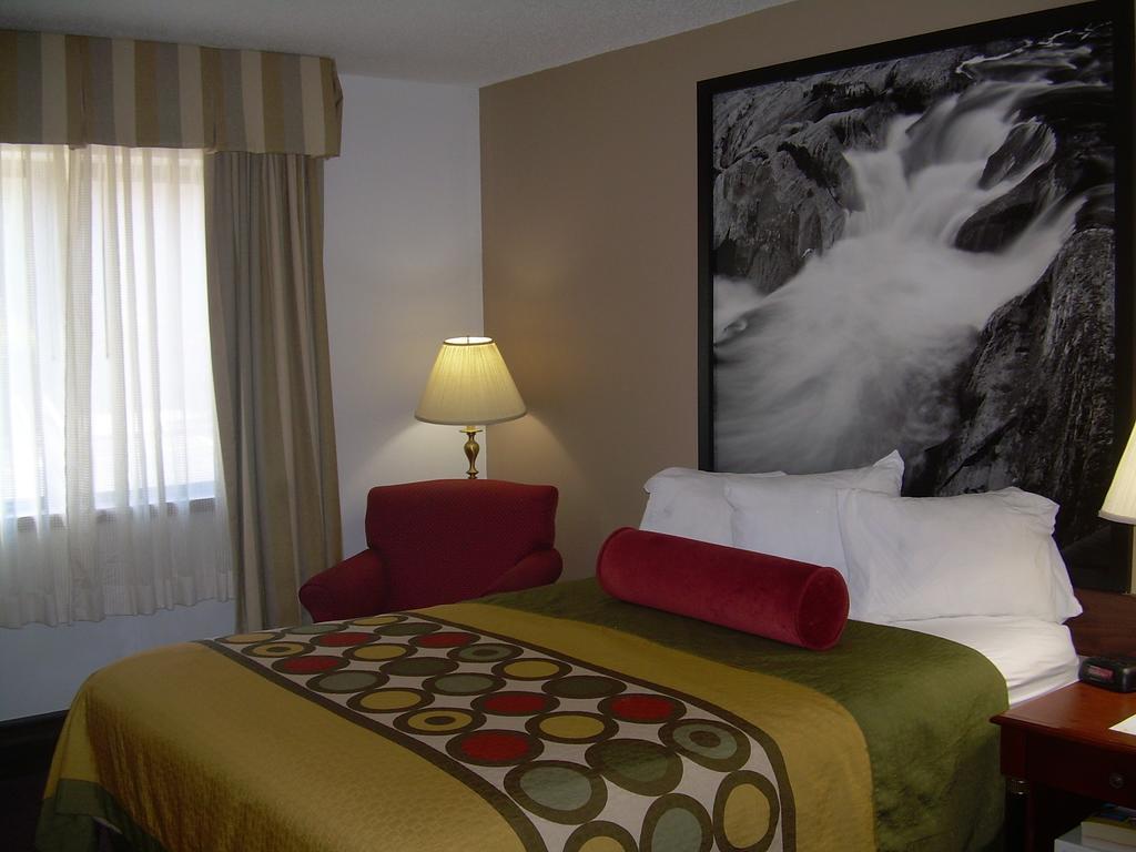 Super 8 By Wyndham Milwaukee Airport Hotell Rom bilde