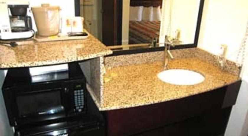 Super 8 By Wyndham Milwaukee Airport Hotell Rom bilde
